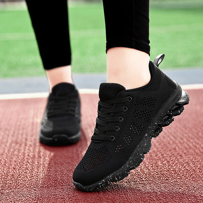 Дамски обувки за бягане в няколко цвята