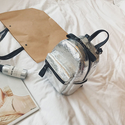 Дамска раница с лъскаво покритие в няколко цвята