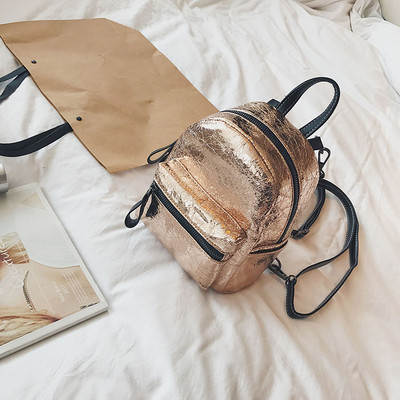 Дамска раница с лъскаво покритие в няколко цвята