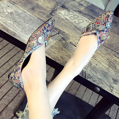 Модерни дамски обувки с декоративни камъни