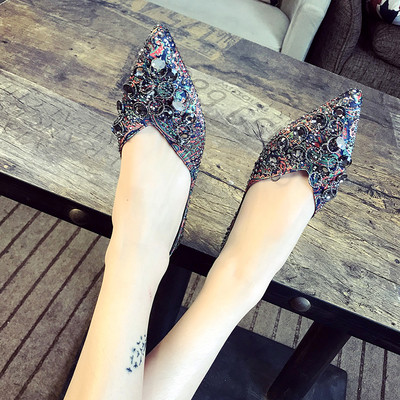 Модерни дамски обувки с декоративни камъни