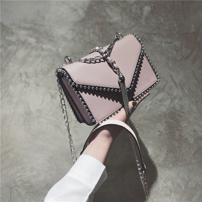 Малка дамска чанта с дълга верижка и пискюл - различни цветове