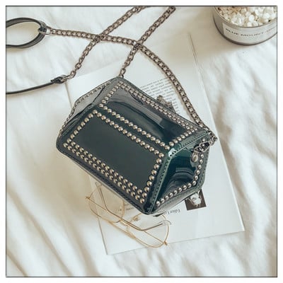 Дамска лачена чанта с метална декорация в интересна форма