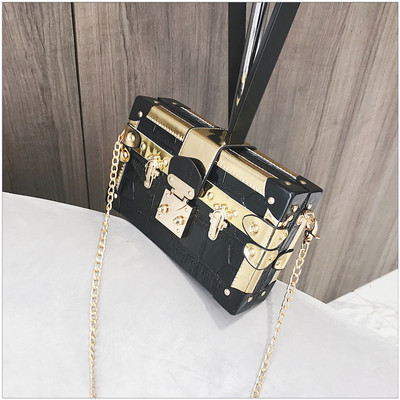 Ретро дамска чанта с дълга верижка в няколко цвята