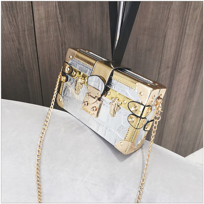 Ретро дамска чанта с дълга верижка в няколко цвята