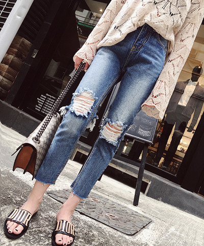 Дамски дънки с разкъсани мотиви и висока талия - Slim модел