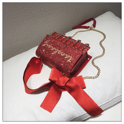 Модерна дамска чанта с лъскаво покритие и панделка