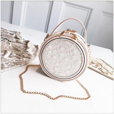 Дамска чанта в кръгла форма и верижка - няколко цвята