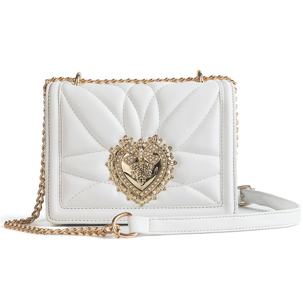 Дамска чанта с метална декорация във формата на сърце - няколко цвята