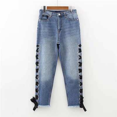 Дамски дънки с кръстосани черни връзки