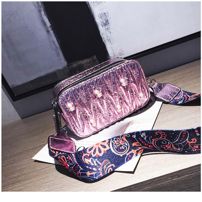 Дамска малка чанта с перли и цветна дръжка