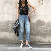 Дамски дънки широк модел с разкъсани мотиви