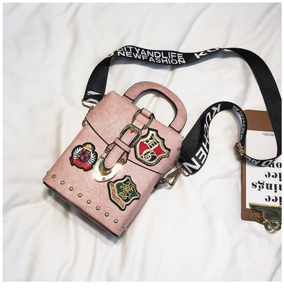 Дамска раница с бродерия и катарама - различни цветове