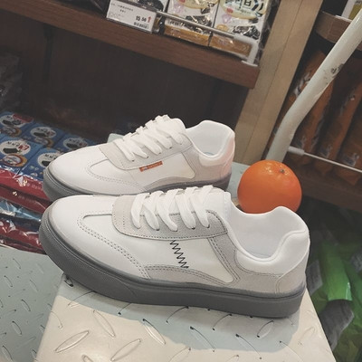 Дамски модерни маратонки в три цвята