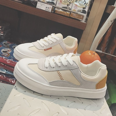 Дамски модерни маратонки в три цвята