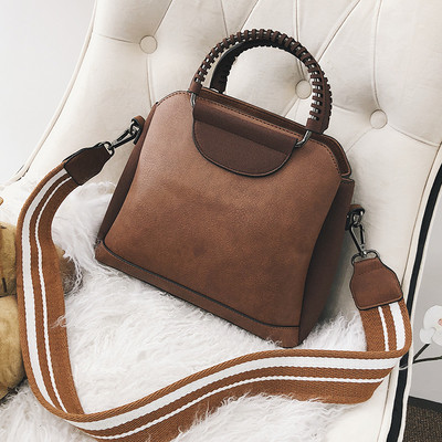 Дамска елегантна чанта с дълги дръжки от еко кожа