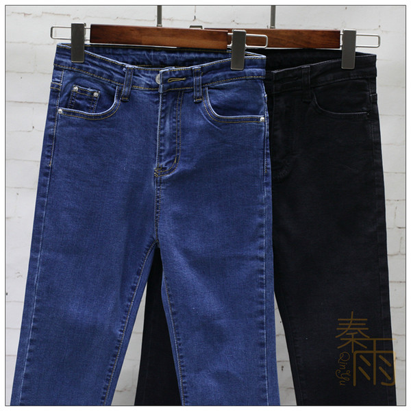 Дамски дънки в син и черен цвят с ресни