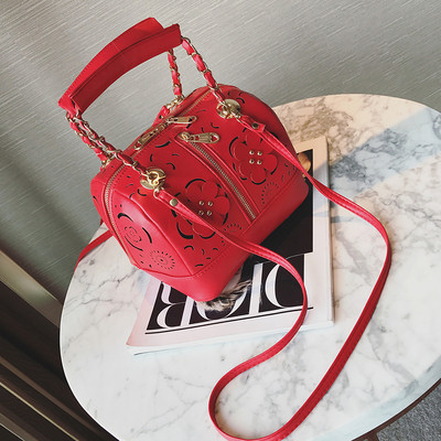 Дамска чанта с цип и 3D цветя - различни цветове