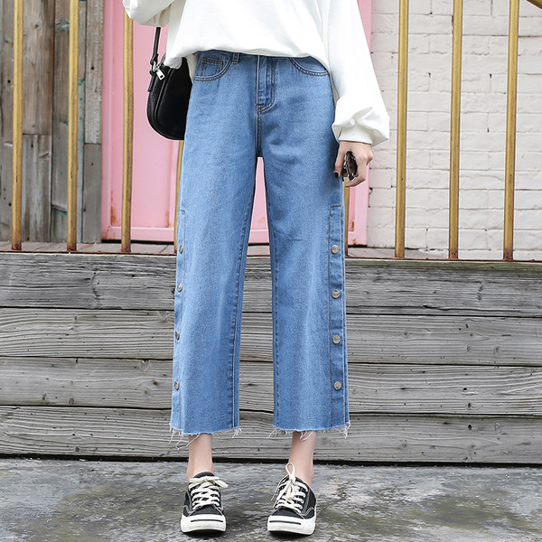 Широк модел дамски дънки с 9/10 дължина и копчета