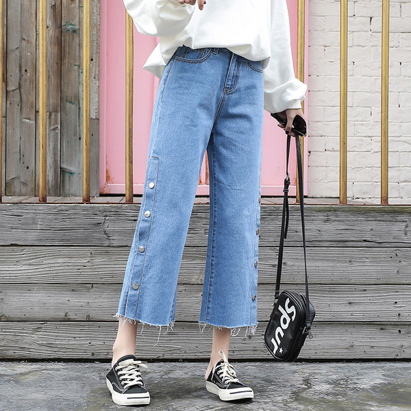 Широк модел дамски дънки с 9/10 дължина и копчета