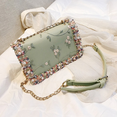 Дамска чанта с бродерия и 3D елементи - в няколко цвята