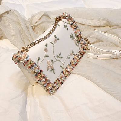 Дамска чанта с бродерия и 3D елементи - в няколко цвята