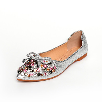 Модерни дамски обувки с декоративни камъни