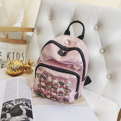 Модерна дамска раница с лъскаво покритие и метална декорация в няколко цвята