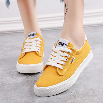 Актуални дамски маратонки в няколко цвята 