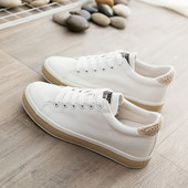 Модерни дамски маратонки в бял и черен цвят