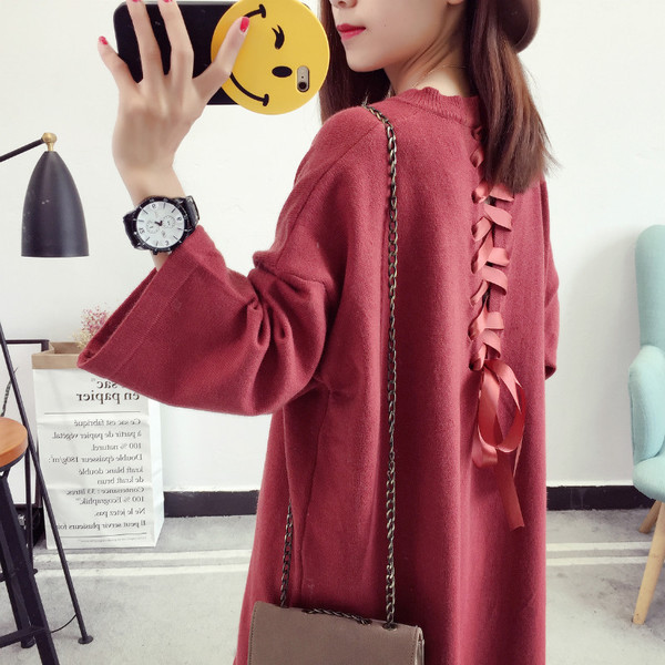 Дамска широка рокля с връзки на гърба подходяща за зимата