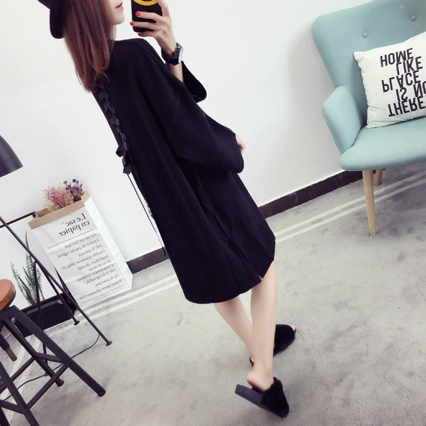 Дамска широка рокля с връзки на гърба подходяща за зимата