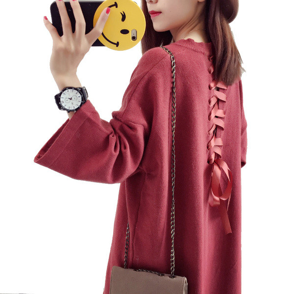 Дамска широка рокля с връзки на гърба подходяща за зимата