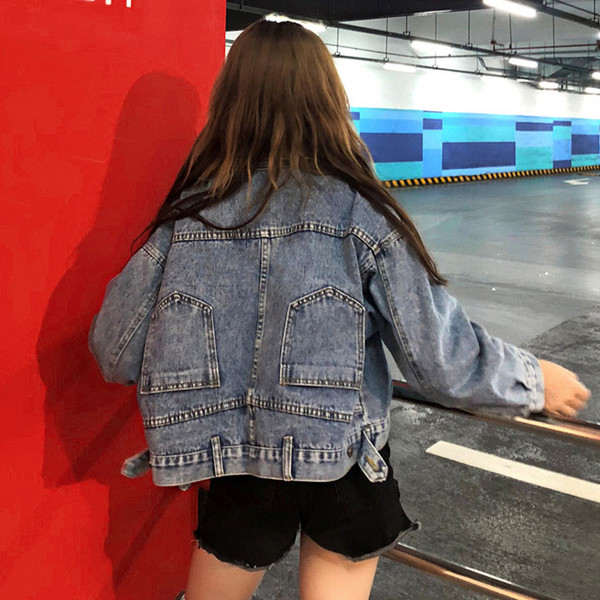 Γυναικείο τζιν μπουφάν  με φαρδιά μανίκια σε μπλε χρώμα