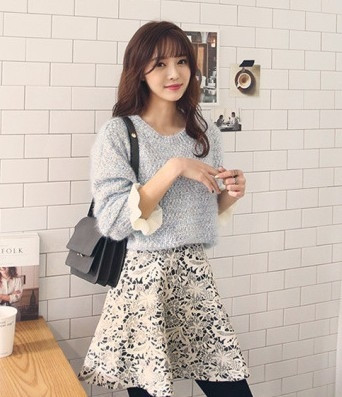 Нежен дамски пуловер с О-образна яка в 2 цвята