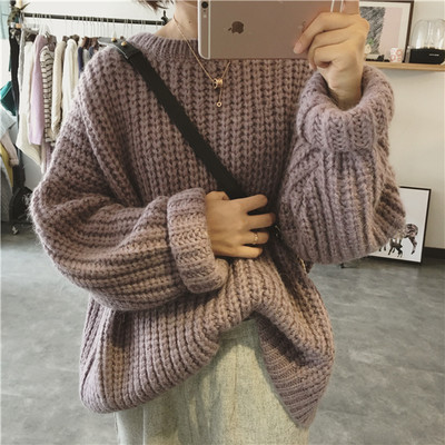Дамски плътен пуловер с О-образна яка - широк модел