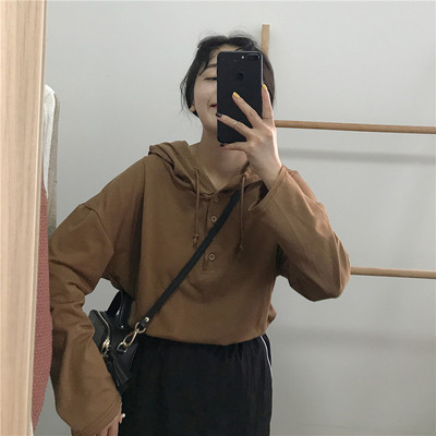 Дамски суичър с копчета и качулка в кафяв цвят