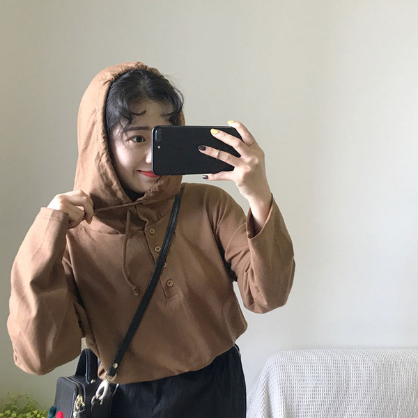 Дамски суичър с копчета и качулка в кафяв цвят