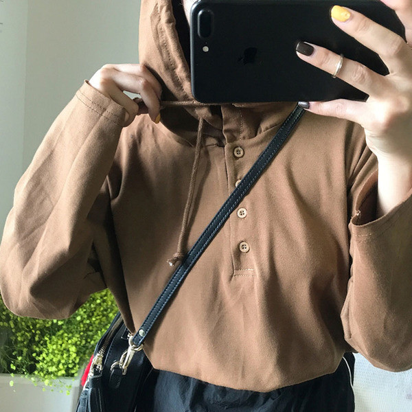 Дамски суичър с копчета и качулка в кафяв цвят