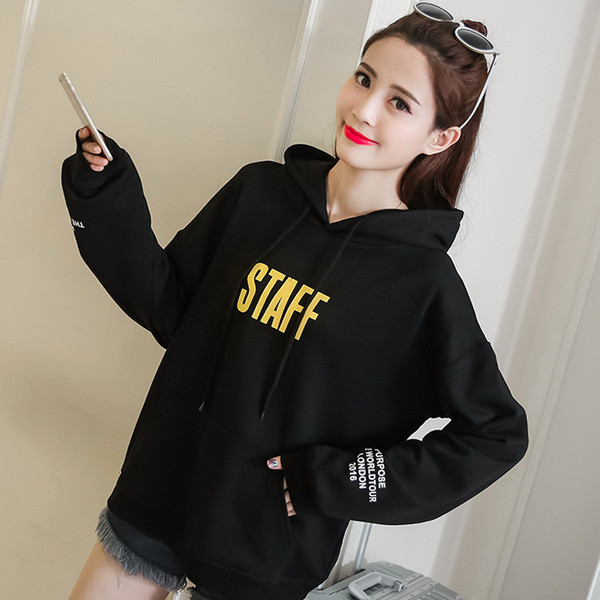 Спортен дамски суичър с надписи в жълт и черен цвят