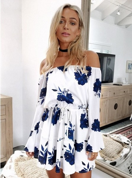 Нежна дамска рокля с паднали ръкави с флорални мотиви  в два цвята 