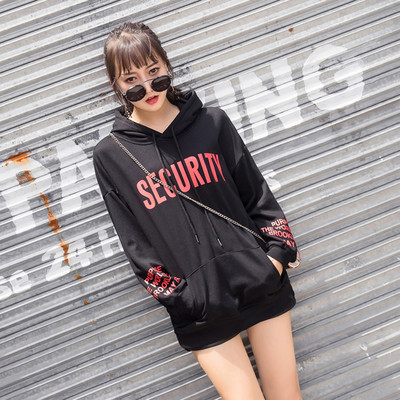 Дамски суичър с надпис в бял и черен цвят