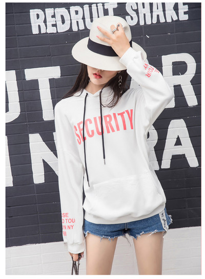 Дамски суичър с надпис в бял и черен цвят