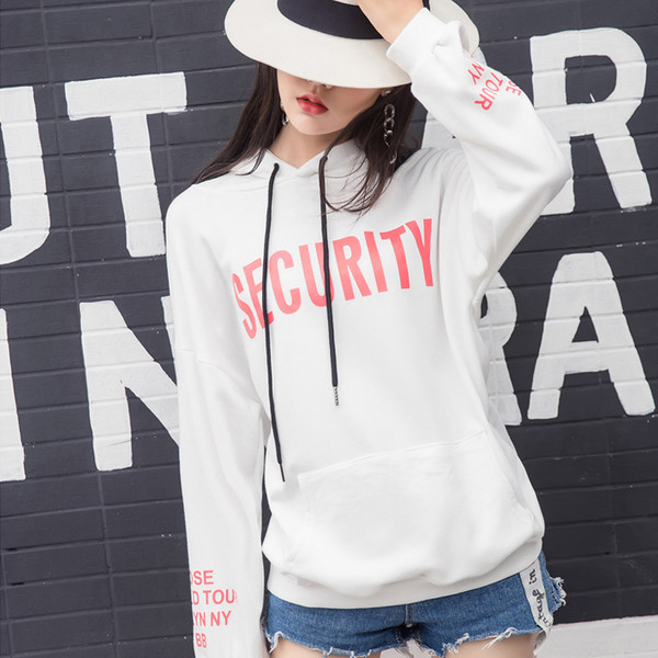 Дамски суичър с надпис в бял и черен цвят