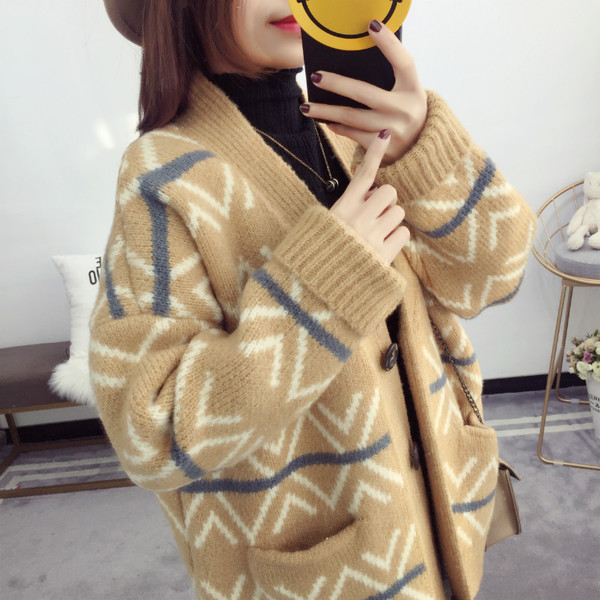 Дамска плътна жилетка с копчета - няколко цвята