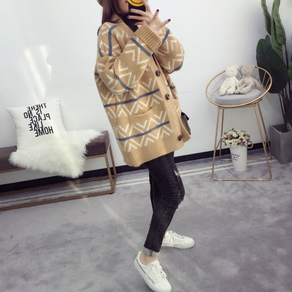 Дамска плътна жилетка с копчета - няколко цвята