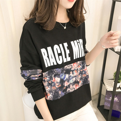 Дамски суичър с флорални мотиви и надпис в три цвята