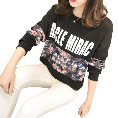 Дамски суичър с флорални мотиви и надпис в три цвята