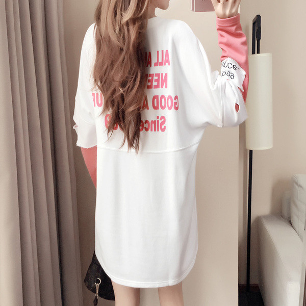 Μακρύ γυναικείο πουλόβερ  με λευκές και ροζ έγχρωμες επιγραφές