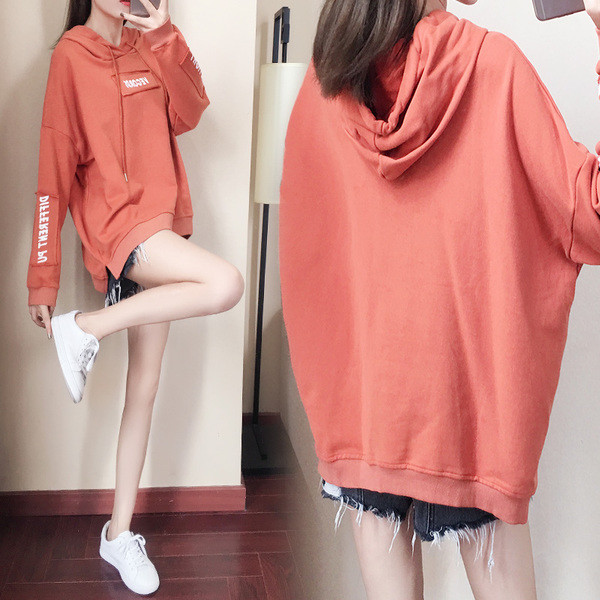 Ευρεία μοντέρνα γυναικεία φούτερ με κουκούλα και επιγραφές σε τρία χρώματα